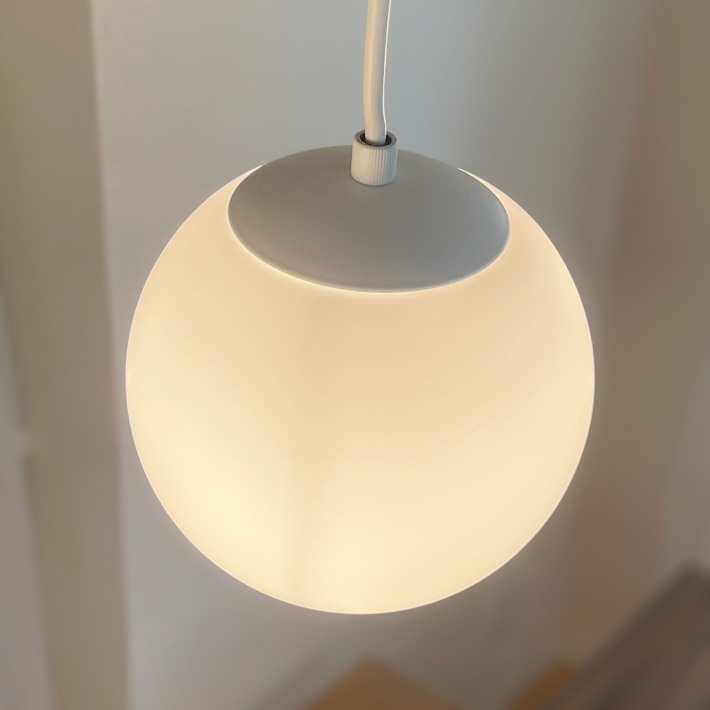 丸のペンダントライト 1灯 20cm｜Milk Ball S| 照明とインテリアの通販