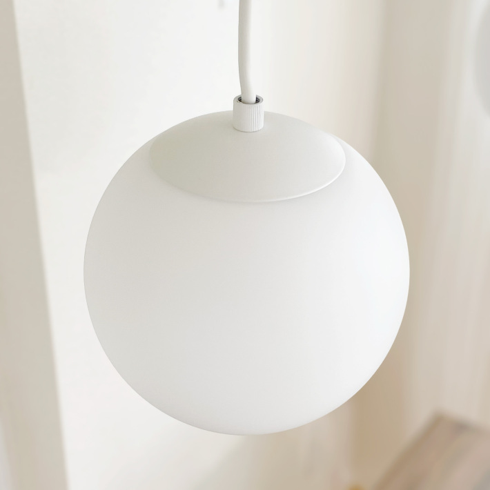丸のペンダントライト 1灯 20cm｜Milk Ball S| 照明とインテリアの通販